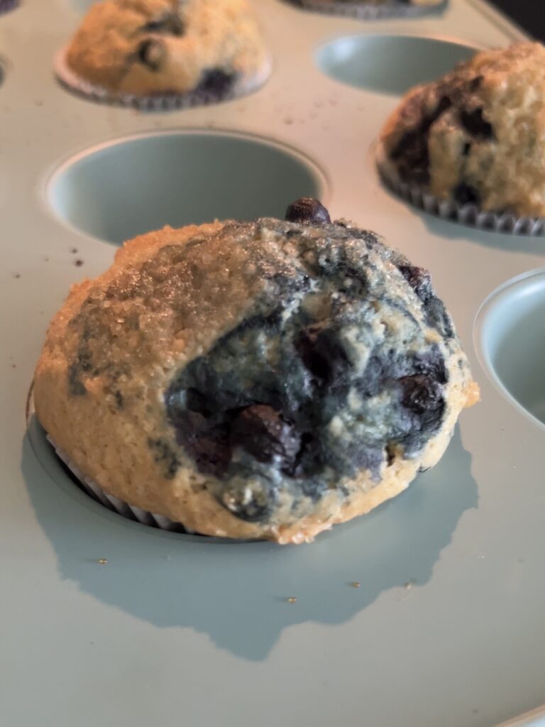 how to make puffy blueberry muffin tops