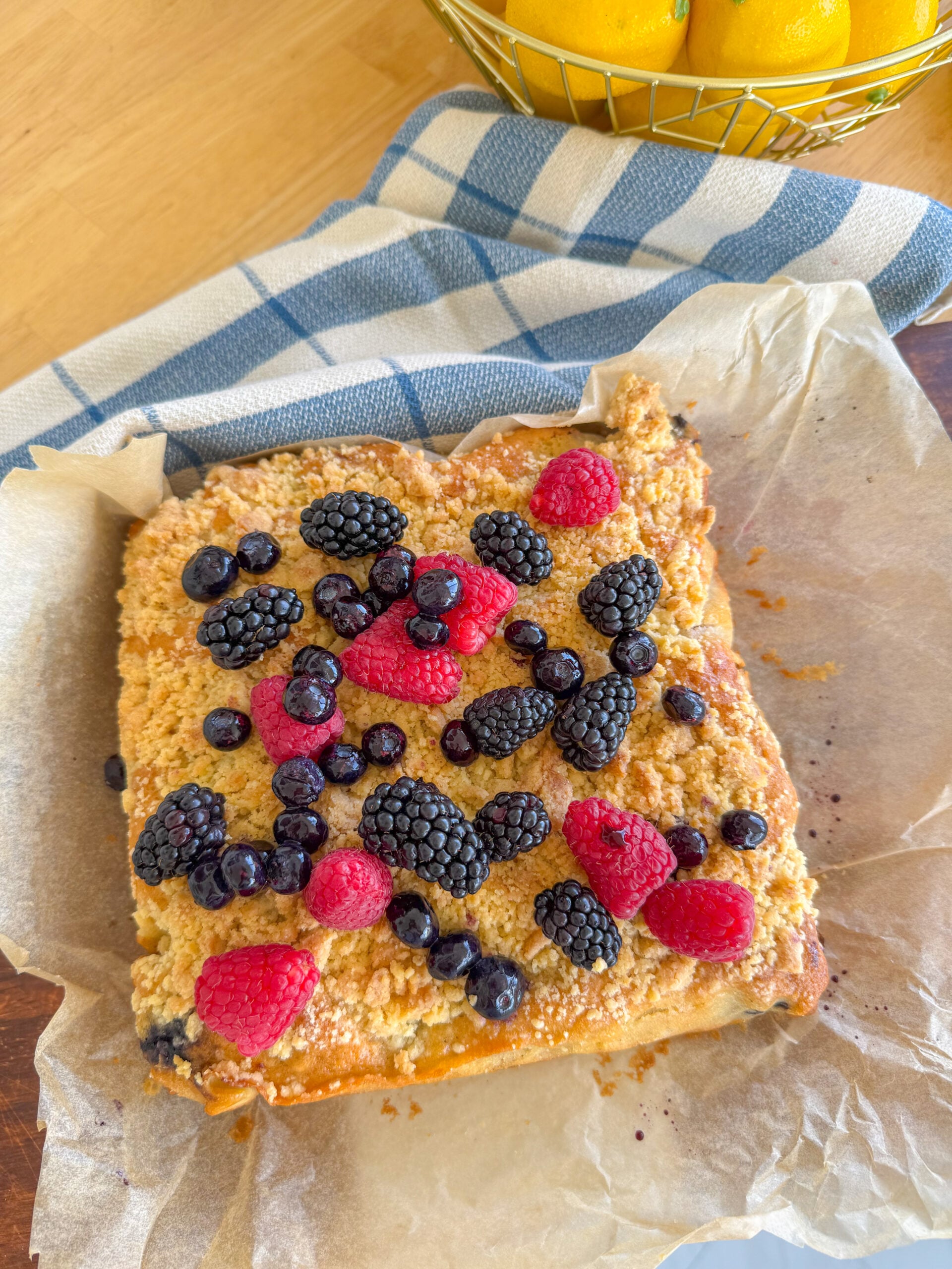 mixed berry crumble