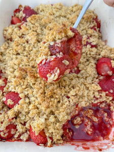 4 Ingredient Strawberry Oatmeal Crumble