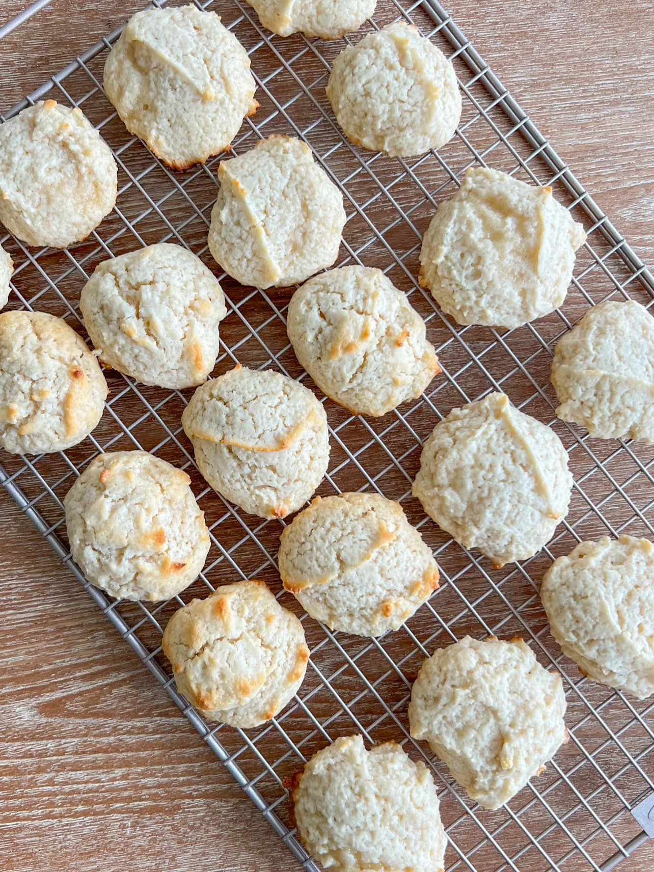 freshly baked italian lemon cookies