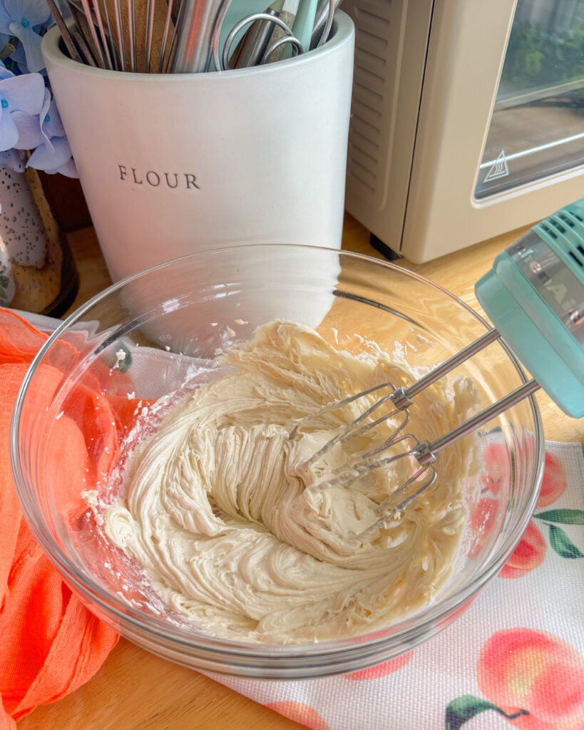 peach cobbler cinnamon rolls frosting