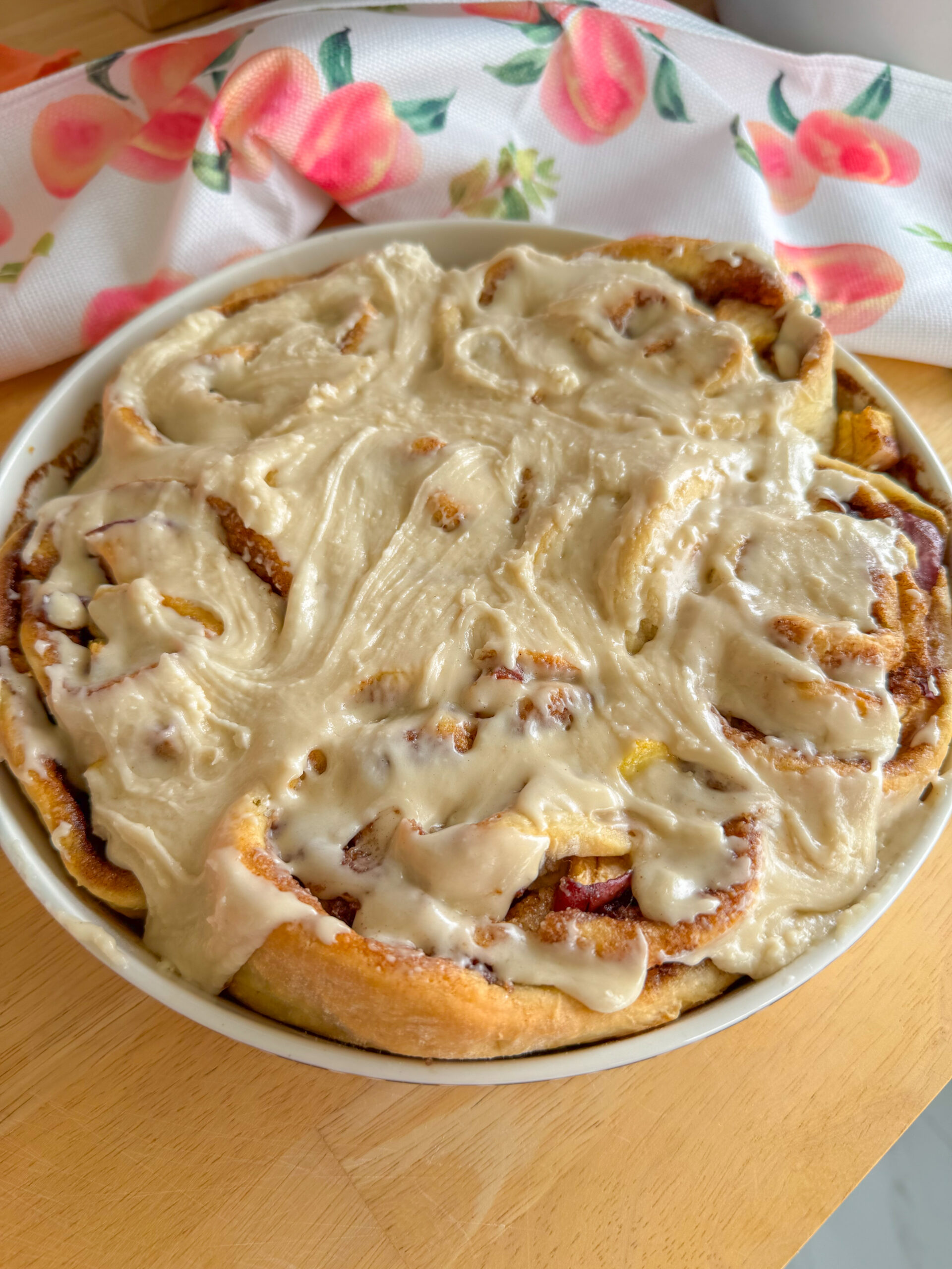 peach cobbler cinnamon rolls