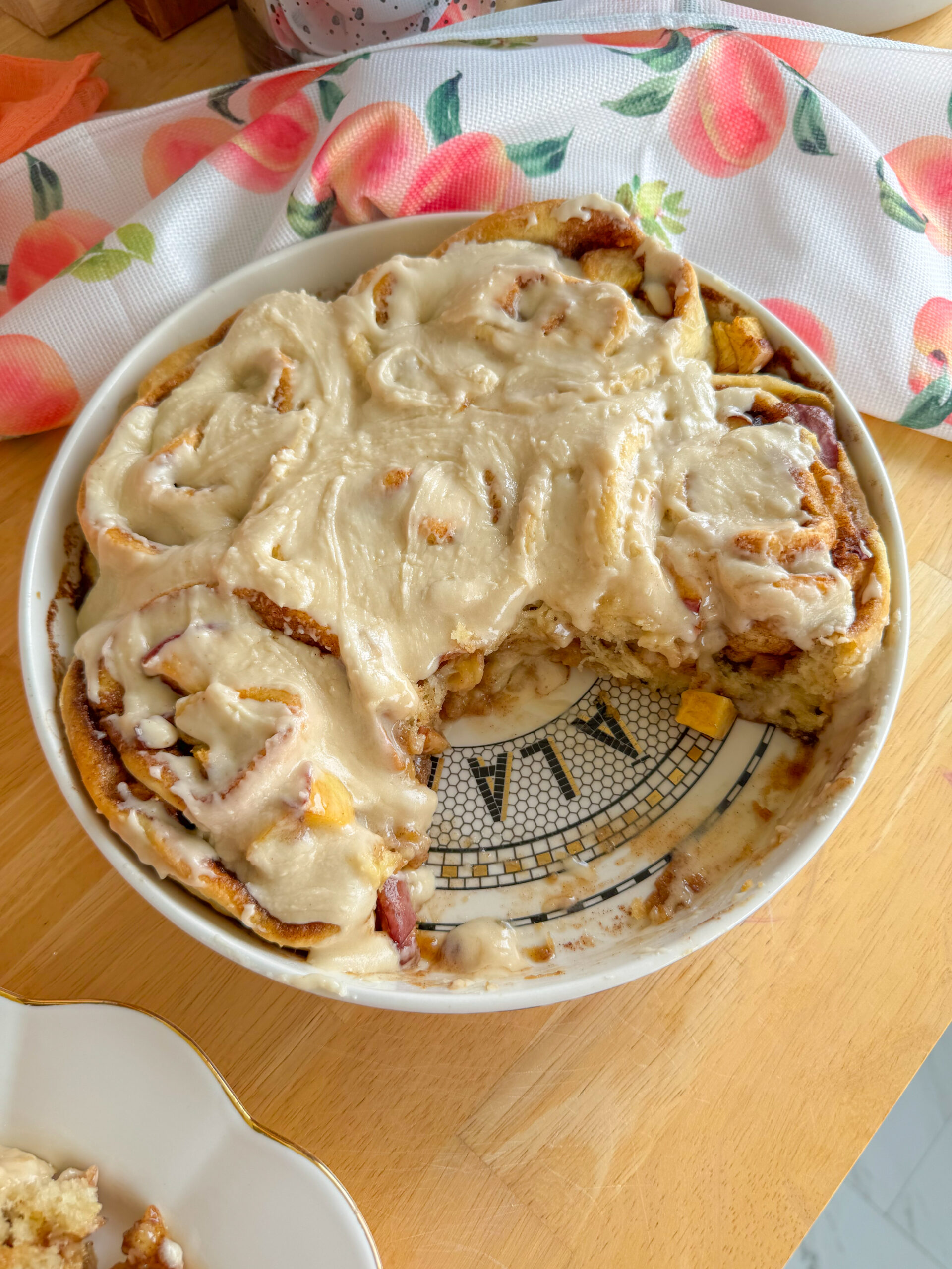 peach cobbler cinnamon rolls